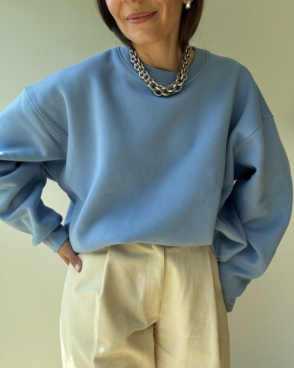 miękka dzianinowa bluza sky blue, styl minimalistyczny
