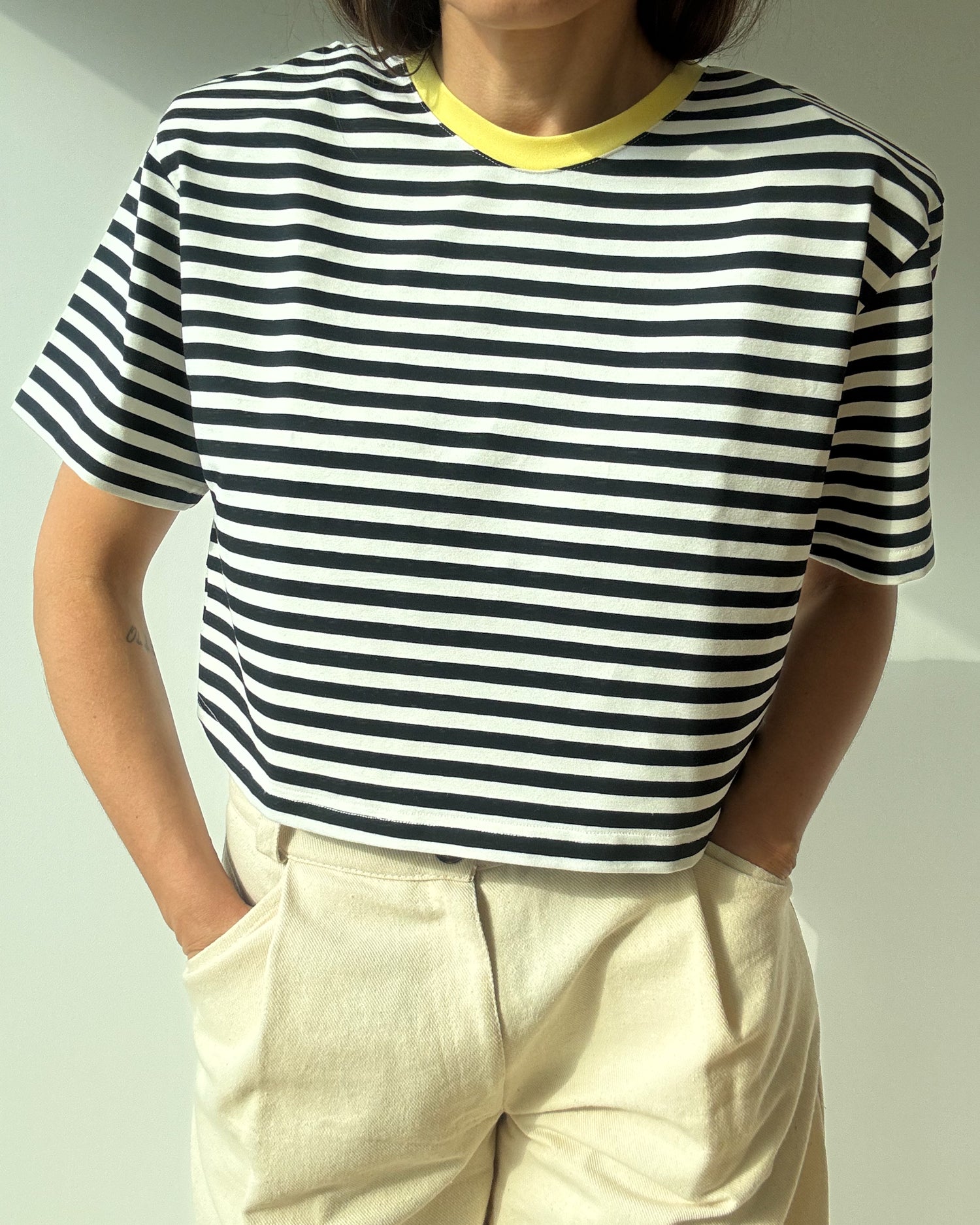 T-Shirt Move crop paski poduchy yellow